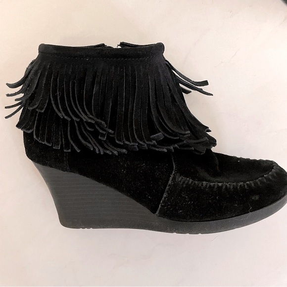 MINNETONKA MOCCASIN Wedge Fringe Ankle Boot - Picture 13 of 15